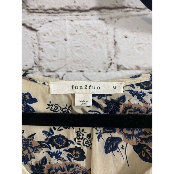 Fun2Fun floral print blouse size Medium - Picture 4 of 8